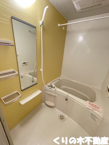 バス・シャワールーム　コンパクトで使いやすいお風呂です