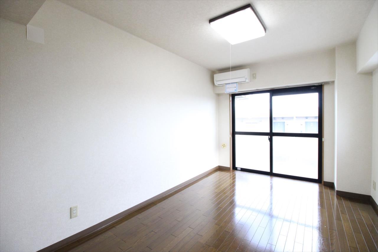 ヴィレッジコスモの居間写真
