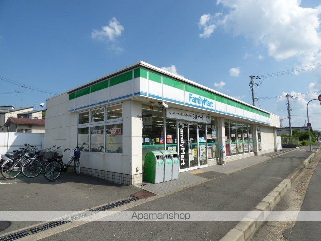コンビニ　ファミリーマート（コンビニ）まで1000m
