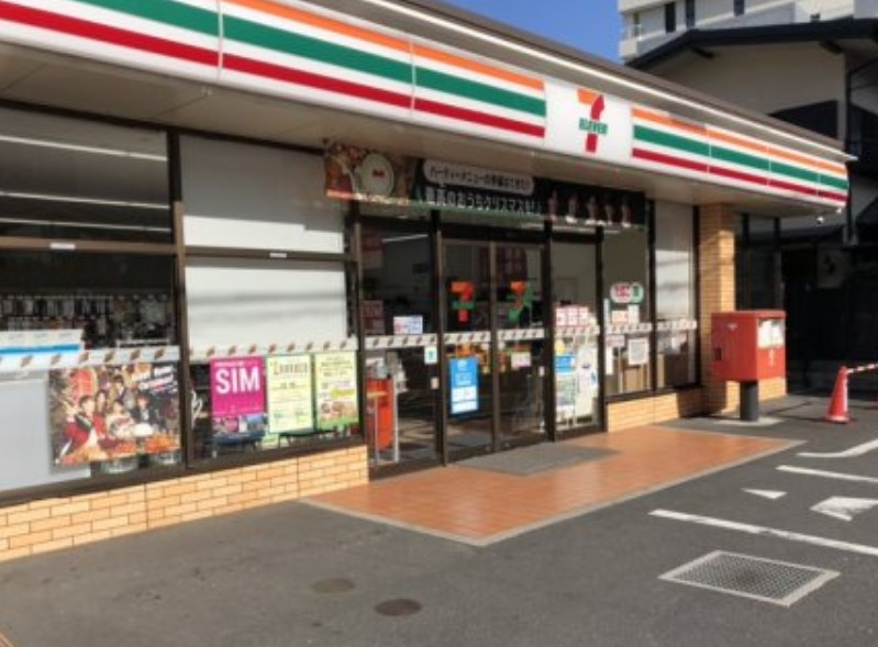 コンビニ　セブンイレブン東京医科大前店（コンビニ）まで50m