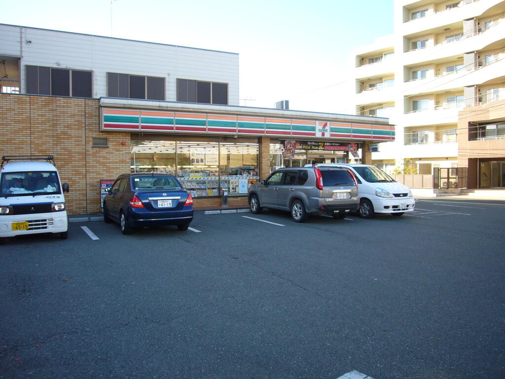 コンビニ　セブンイレブン藤沢片瀬5丁目店（コンビニ）まで335m
