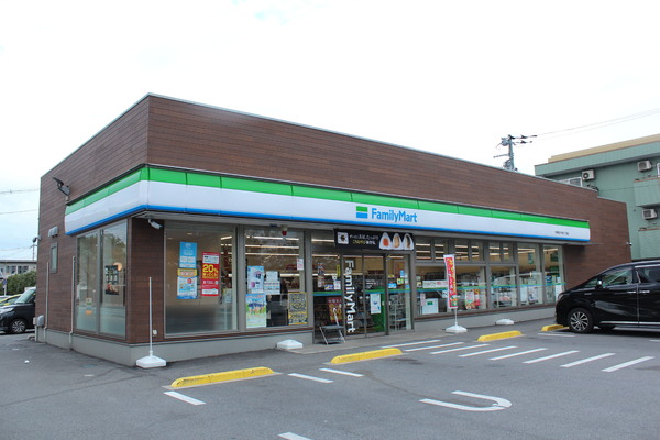 コンビニ　ファミリーマート宇都宮元今泉七丁目店（コンビニ）まで125m