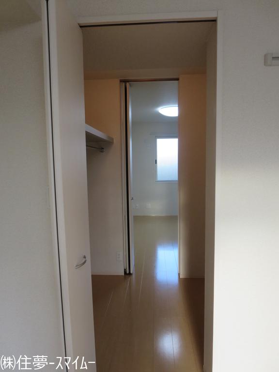 収納　ウォークスルークローゼット