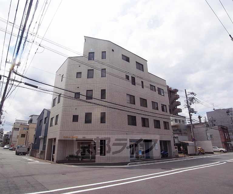 京都市右京区西院清水町のマンションの建物外観