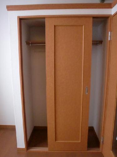 収納　衣類をたっぷりかけられます