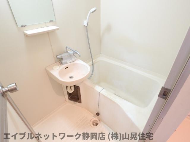 バス・シャワールーム　お風呂です