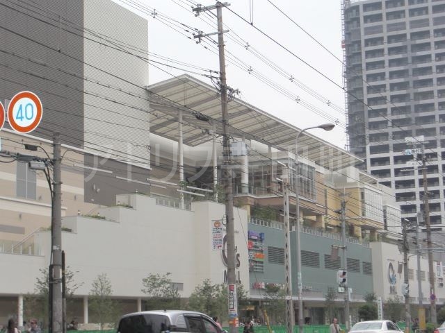 ショッピングセンター　ユニクロあべのキューズモール店（ショッピングセンター）まで526m