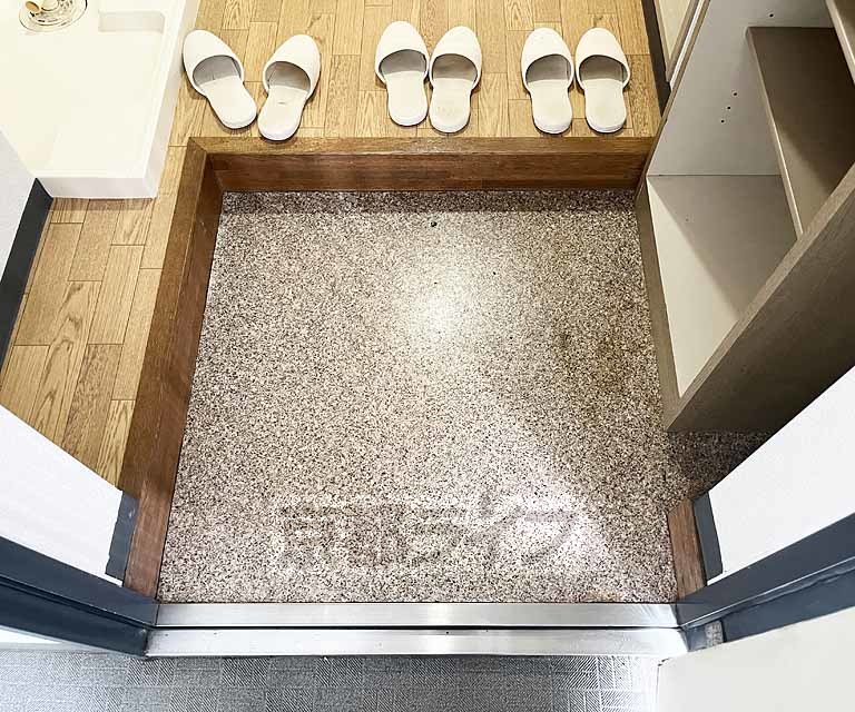 玄関　出入りに十分なスペースを確保した玄関です。