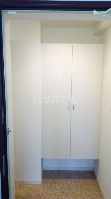 【ＷＨＩＴＥ　ＲＥＳＩＤＥＮＣＥの玄関】