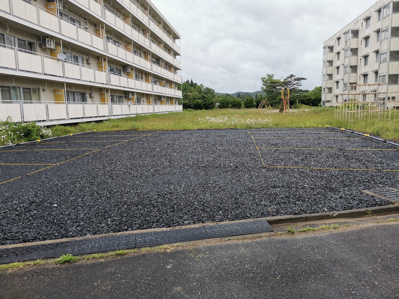 【一関市東山町長坂のマンションの庭】