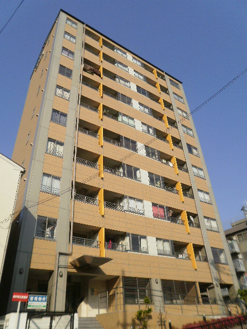 摂津市学園町のマンションの建物外観