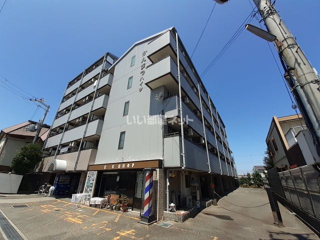 岸和田市上松町のマンションの建物外観
