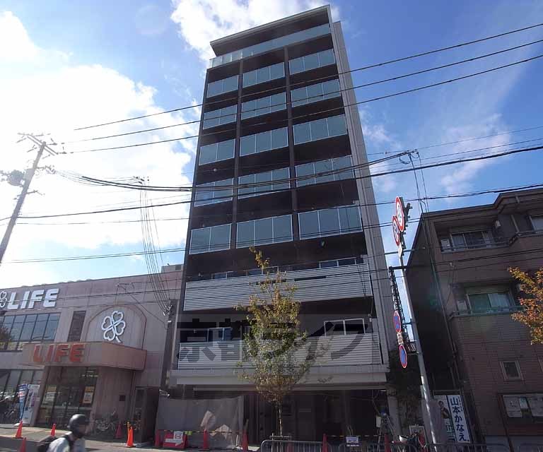 【京都市下京区西七条北衣田町のマンションの建物外観】