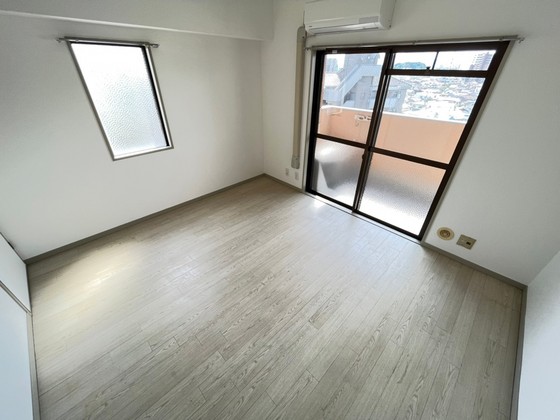 居室・リビング　※別号室の写真です。