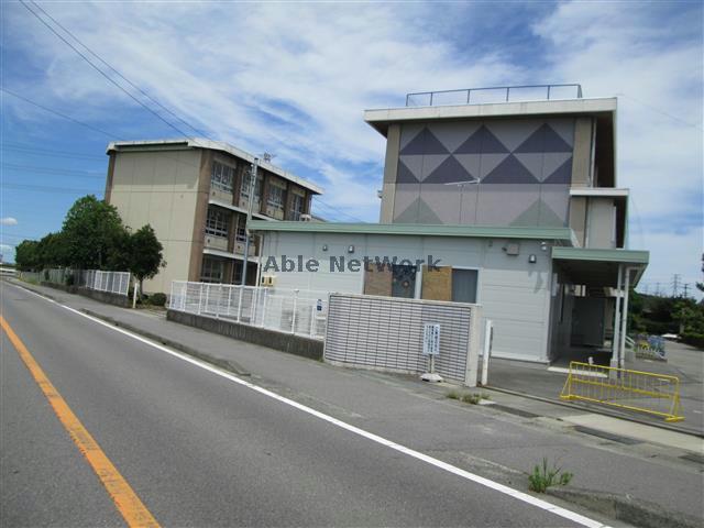 【西尾市吉良町荻原のアパートの小学校】