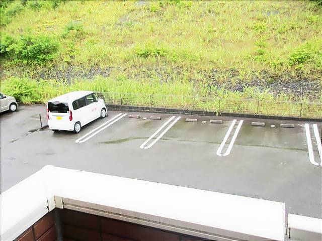 【パレ　コリーヌの駐車場】