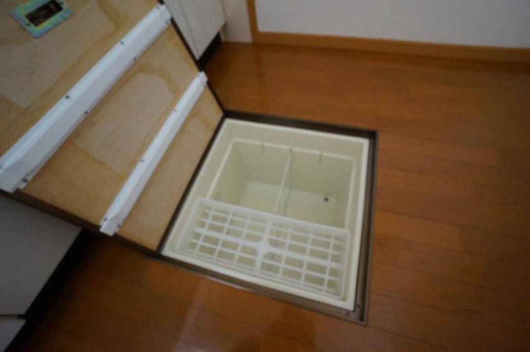 収納　床下収納