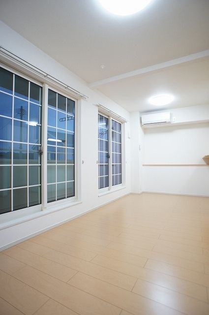 メゾン赤井の居間写真
