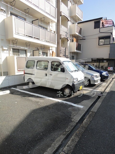 【新森パークハイツの駐車場】