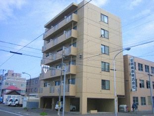 【札幌市中央区北十条西のマンションの建物外観】