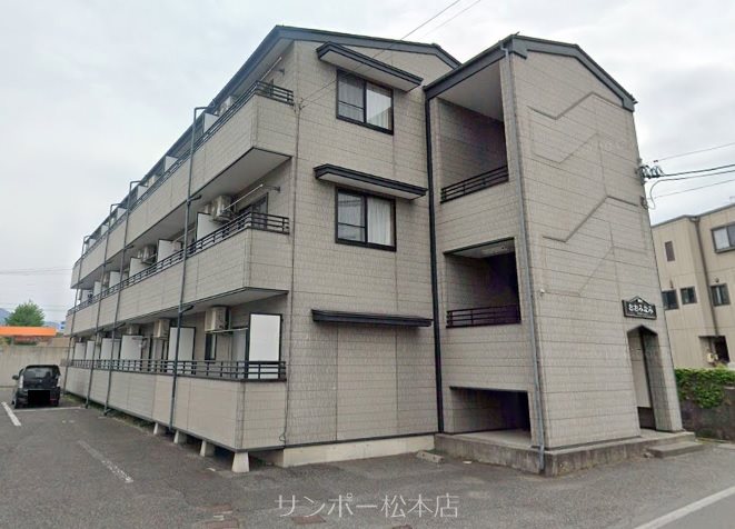 松本市双葉のアパートの建物外観