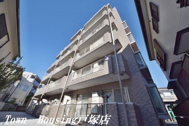 横浜市戸塚区吉田町のマンションの建物外観