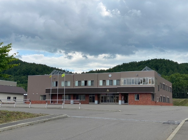 【コーポサンライズ弐番館の中学校】