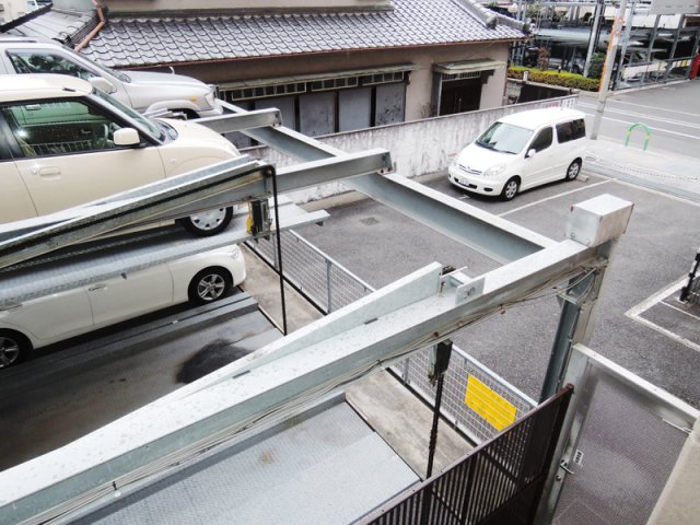 【エクサンプロヴァンスの駐車場】