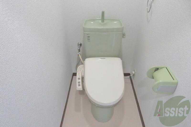 トイレ　トイレがバイカラーでオシャレですね。