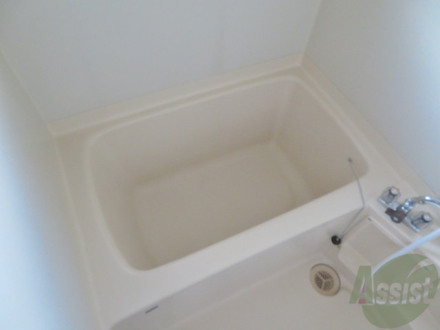 バス・シャワールーム　湯舟に浸かってこころもからだもリフレッシュできます。