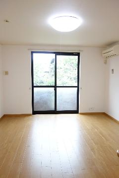 居室・リビング　室内