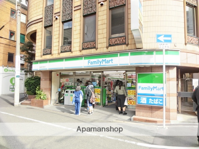 コンビニ　ファミリーマート（コンビニ）まで800m