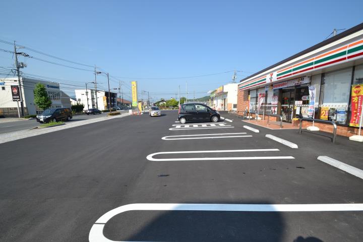 コンビニ　セブンイレブン（コンビニ）まで599m