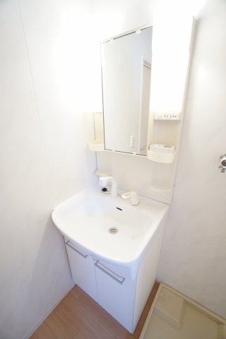 洗面設備　※同物件、反転タイプの写真になります。