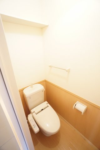 トイレ　※同物件、反転タイプの写真になります。