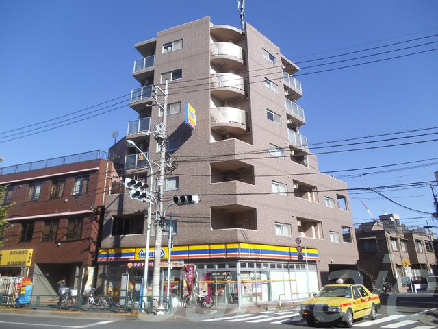 建物外観　大通り沿いにある物件ですが、音気になりません！！