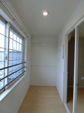 バルコニー　イメージ201号室の写真（反転あり）