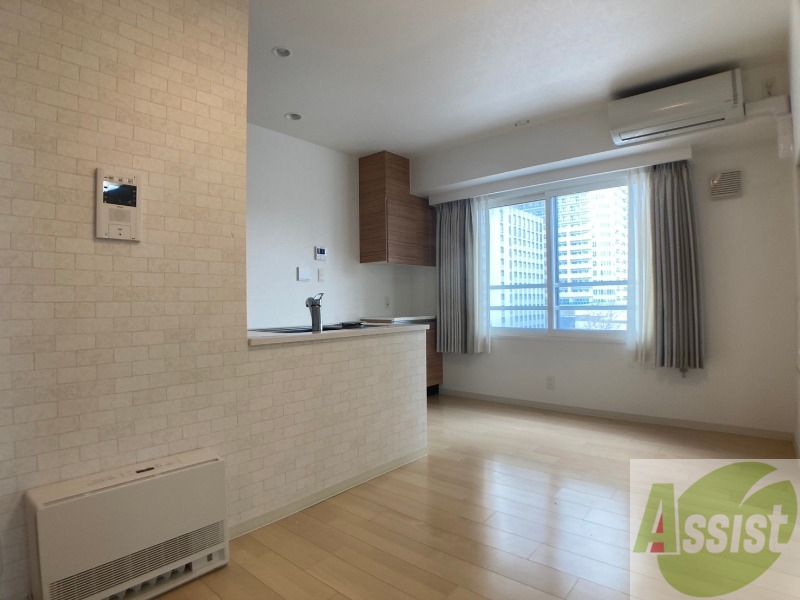 居室・リビング　リビングです。窓が大きくて明るいですね！