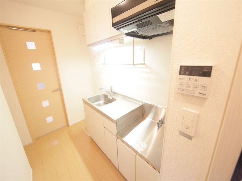 キッチン　キッチン（ガス2口コンロ設置できます）浄水器使用可能