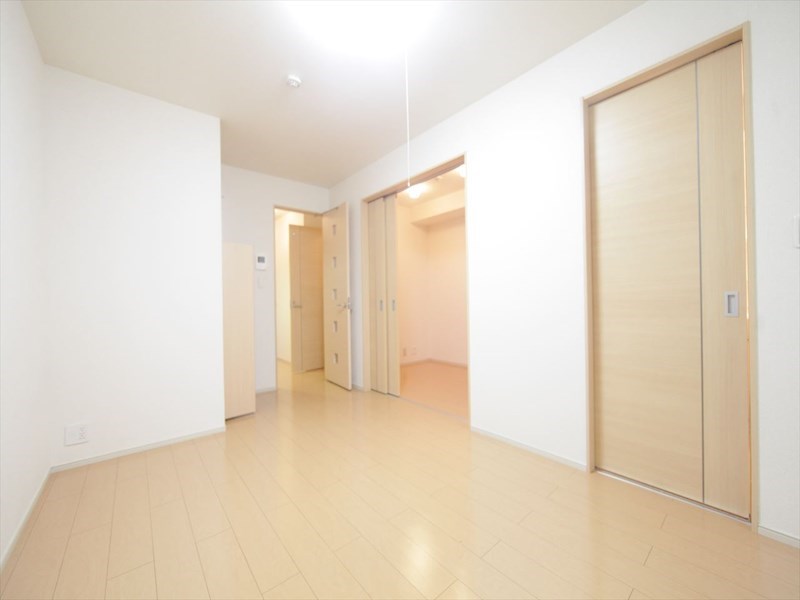 居室・リビング　洋室7帖　洋室3.5帖　つなげても仕切っても使えます