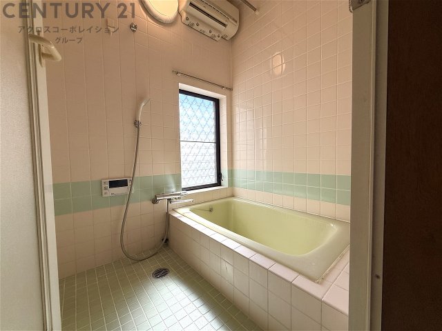 バス・シャワールーム　追い焚き機能・浴室乾燥機付きで便利！