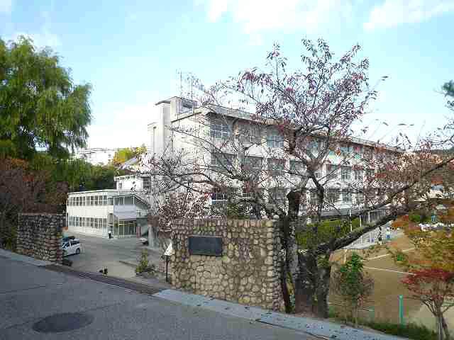 中学校　西宮市立　塩瀬中学校（中学校）まで880m