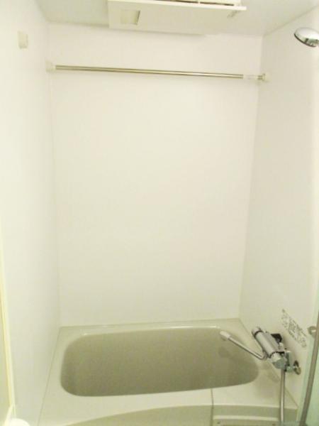 バス・シャワールーム　バストイレ別。浴室換気暖房機有