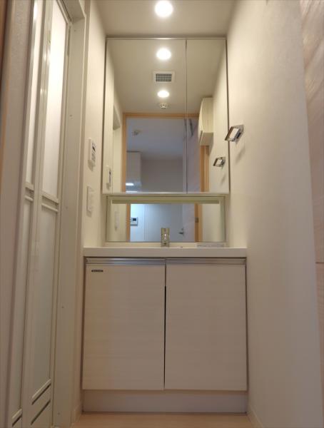 洗面設備　忙しい朝にも便利な洗髪洗面化粧台有