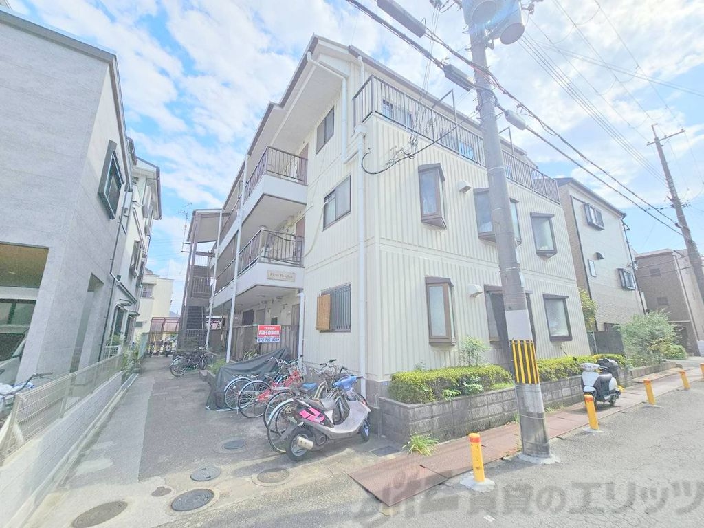 建物外観　駐車場