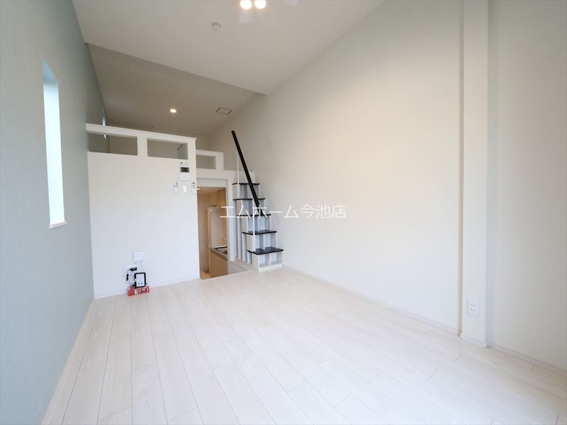 居室・リビング　洋室7.2帖　ロフト6.1帖（収納にも使えます）