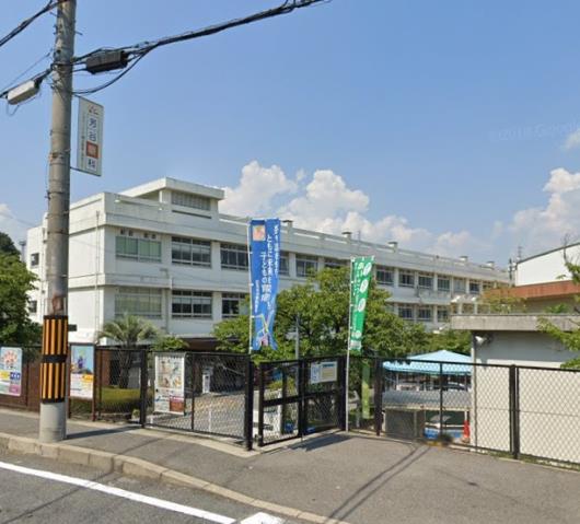 小学校　中山小学校（小学校）まで614m