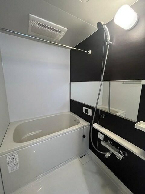 バス・シャワールーム　コンパクトで使いやすいお風呂です