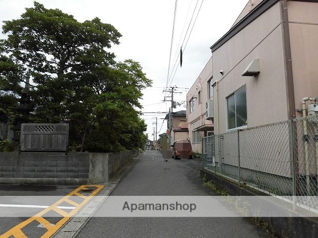 その他　前面道路（その他）まで0m