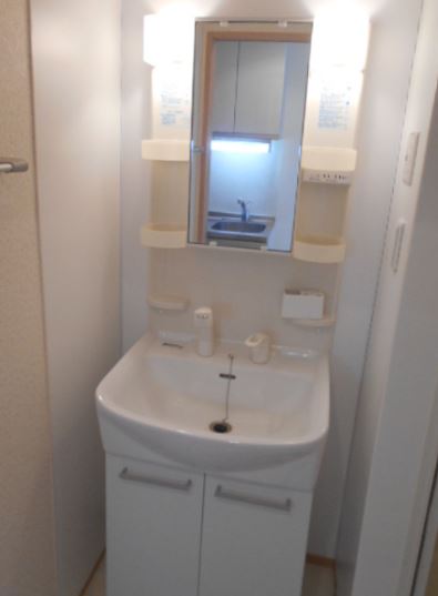 洗面設備　※同物件、別部屋の写真です。